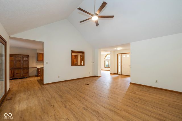 9121 Pinecreek Court, Indianapolis, IN 46256