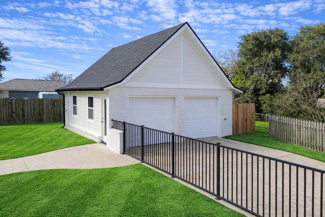 116 Rosedown St, Thibodaux, LA 70301