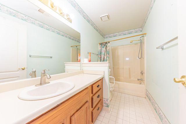 35868 Castlewood Court, Westland, MI 48185