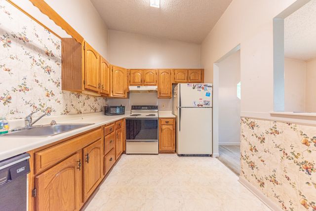 35868 Castlewood Court, Westland, MI 48185