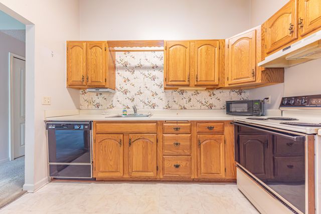 35868 Castlewood Court, Westland, MI 48185
