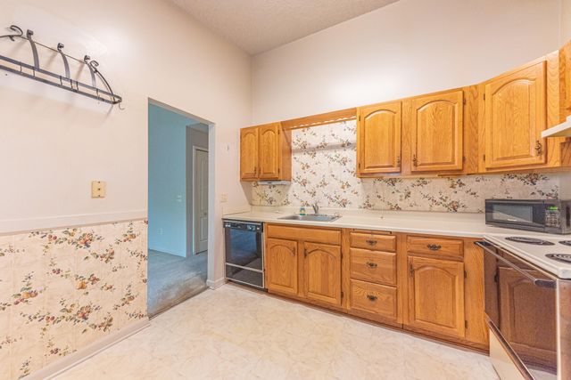 35868 Castlewood Court, Westland, MI 48185