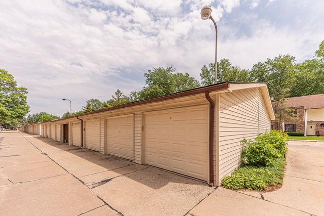 35868 Castlewood Court, Westland, MI 48185