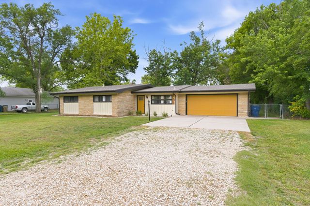 161 S Westview Dr, Andover, KS 67002