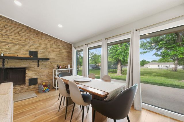 161 S Westview Dr, Andover, KS 67002