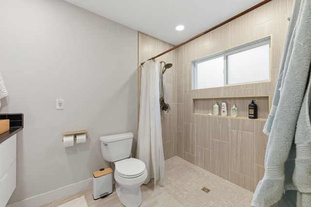 161 S Westview Dr, Andover, KS 67002