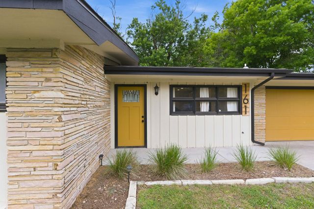 161 S Westview Dr, Andover, KS 67002