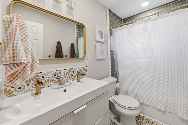 161 S Westview Dr, Andover, KS 67002
