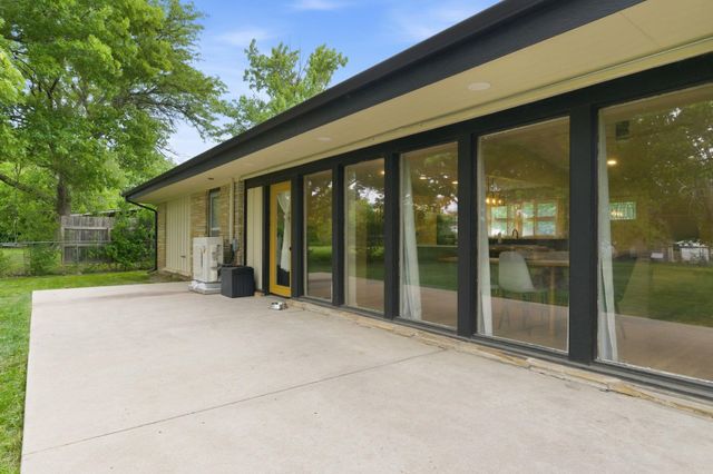 161 S Westview Dr, Andover, KS 67002