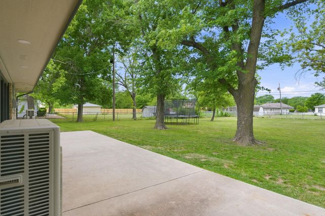 161 S Westview Dr, Andover, KS 67002