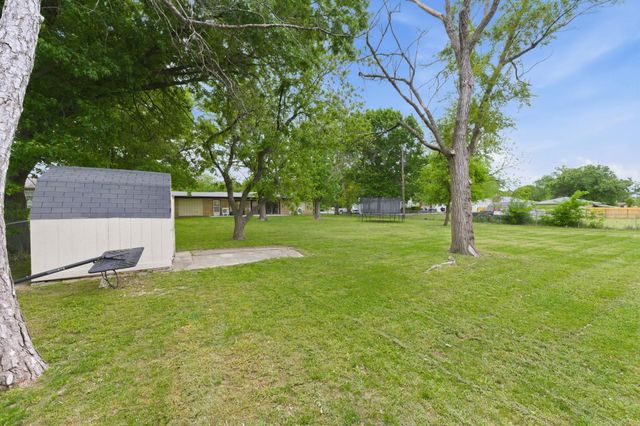 161 S Westview Dr, Andover, KS 67002