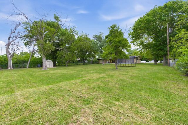 161 S Westview Dr, Andover, KS 67002
