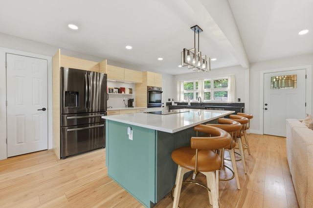 161 S Westview Dr, Andover, KS 67002