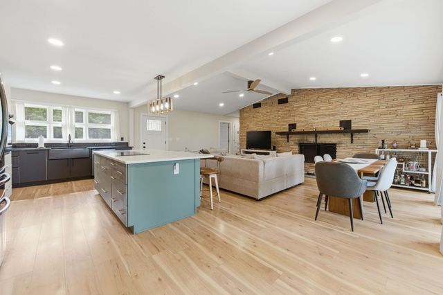 161 S Westview Dr, Andover, KS 67002