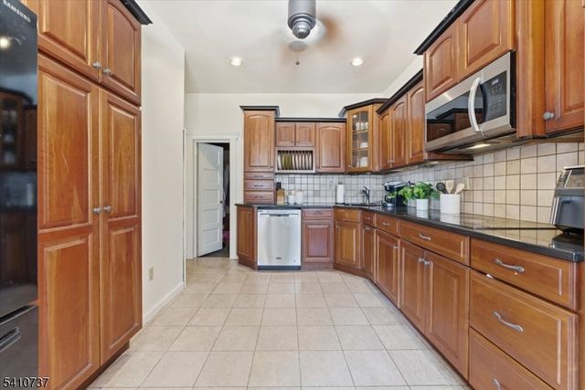 554 Barron Ave, Woodbridge Twp., NJ 07095