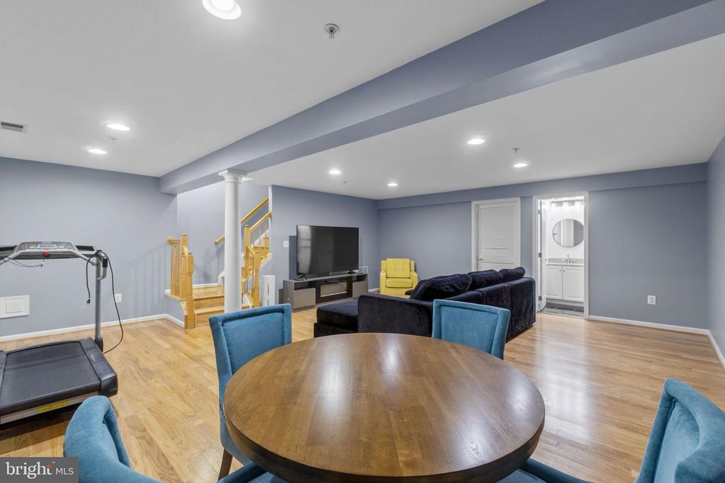Image 35 of property listing at 5912 MYSTIC OCEAN LN #A4-24, Clarksville, MD 21029