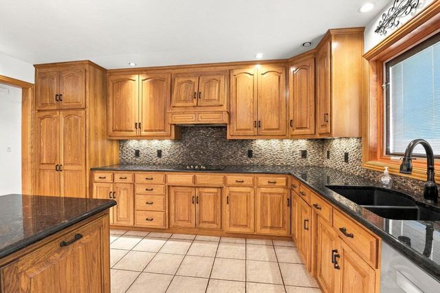 5044 REDBUD COURT, Green Bay, WI 54311