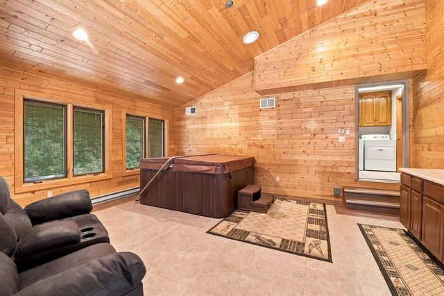 5044 REDBUD COURT, Green Bay, WI 54311