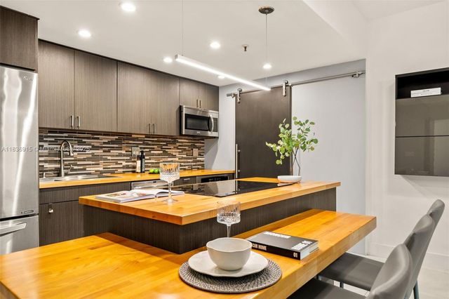 9755 NW 52nd St 206, Doral, FL 33178