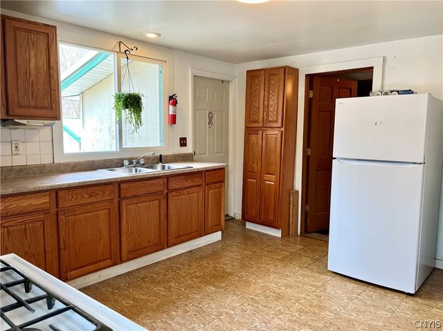 30 Cut Off Road, Granby, NY 13069