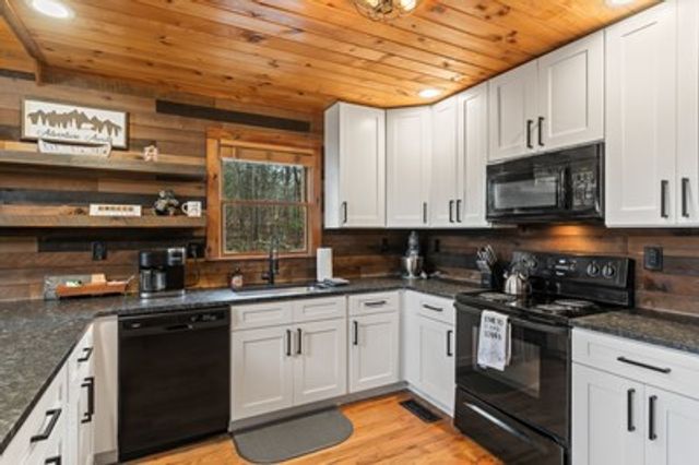 162 Little Falls Drive, Mineral Bluff, GA 30559