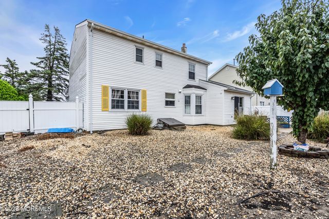 3290 Long Point Drive, Toms River, NJ 08753