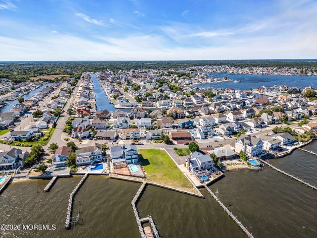 3290 Long Point Drive, Toms River, NJ 08753
