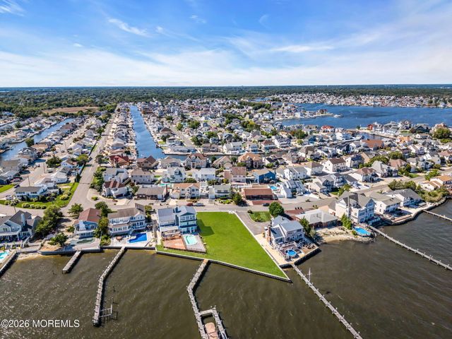 3290 Long Point Drive, Toms River, NJ 08753