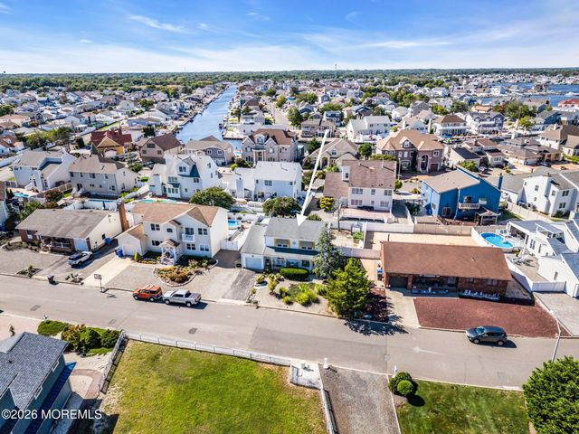 3290 Long Point Drive, Toms River, NJ 08753