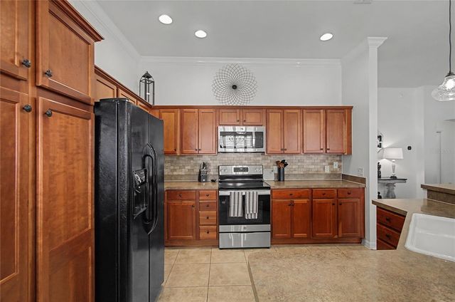 1106 SOUTHERN SUN DR, The Villages, FL 32162