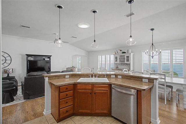 1106 SOUTHERN SUN DR, The Villages, FL 32162