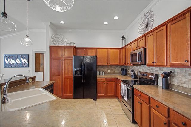 1106 SOUTHERN SUN DR, The Villages, FL 32162