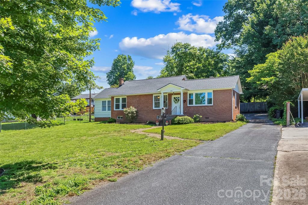 101 Falls Street, Morganton, NC 28655