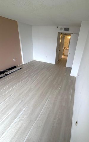 900 NE 195th St 702, Miami, FL 33179