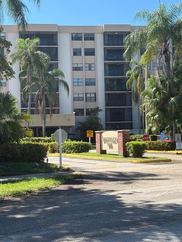 900 NE 195th St 702, Miami, FL 33179