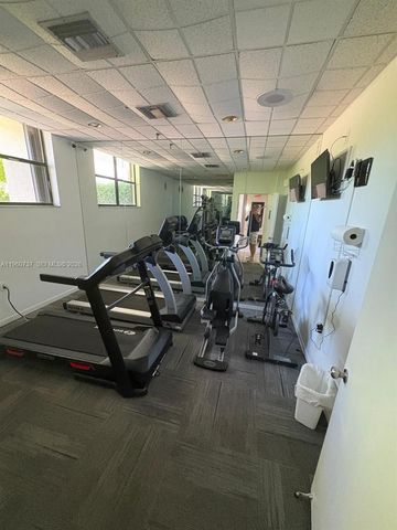 900 NE 195th St 702, Miami, FL 33179