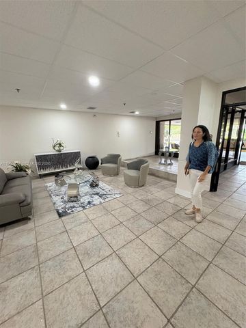 900 NE 195th St 702, Miami, FL 33179