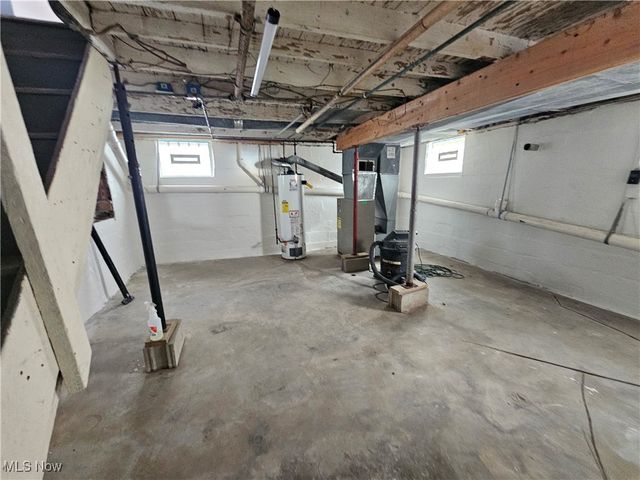 1081 Stratford Street, Barberton, OH 44203