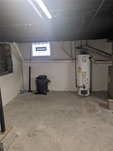 1081 Stratford Street, Barberton, OH 44203