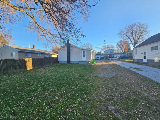 1081 Stratford Street, Barberton, OH 44203