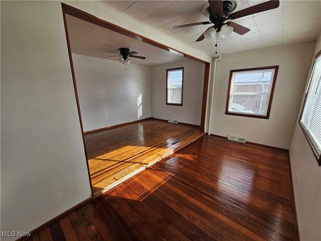 1081 Stratford Street, Barberton, OH 44203