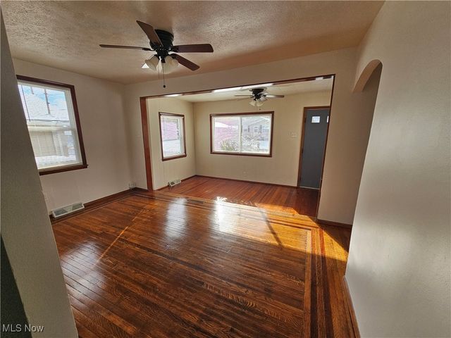 1081 Stratford Street, Barberton, OH 44203