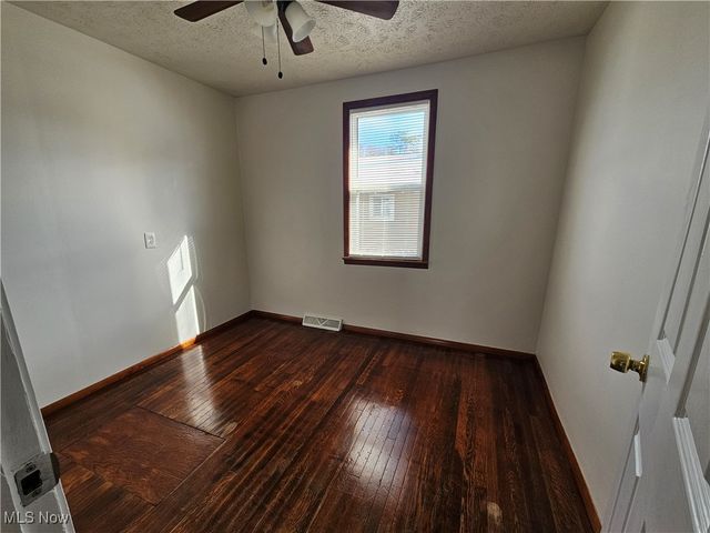 1081 Stratford Street, Barberton, OH 44203