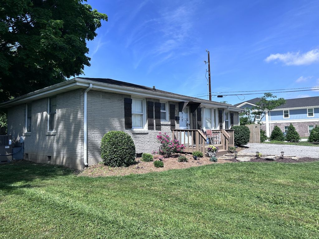 912 Robinson Rd, Old Hickory, TN 37138