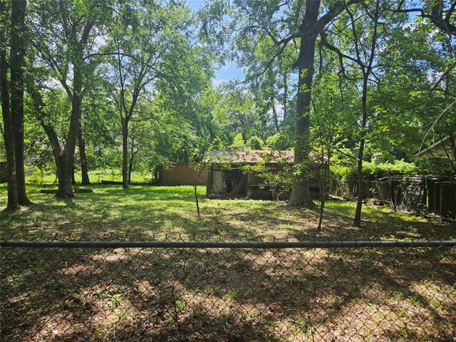 808 Chickasaw Dr, Montgomery, TX 77356