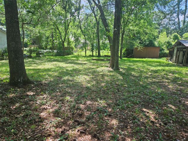 808 Chickasaw Dr, Montgomery, TX 77356