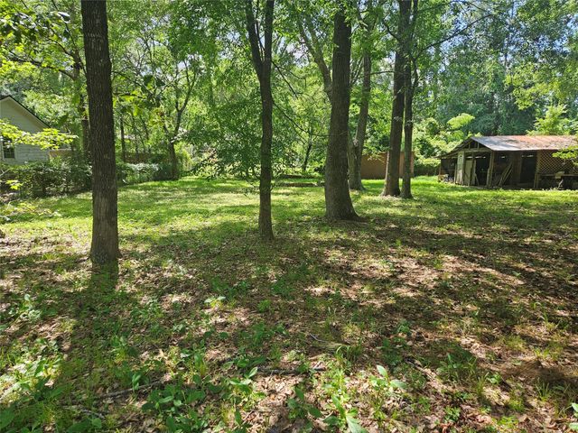 808 Chickasaw Dr, Montgomery, TX 77356