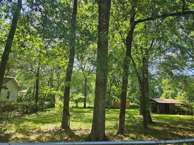 808 Chickasaw Dr, Montgomery, TX 77356