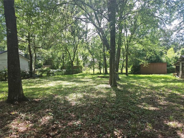 808 Chickasaw Dr, Montgomery, TX 77356