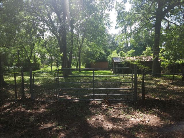 808 Chickasaw Dr, Montgomery, TX 77356